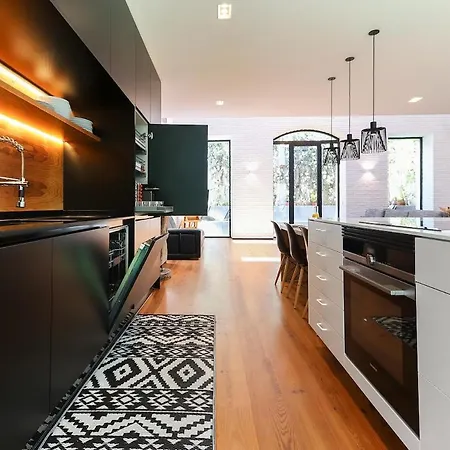 Luxury Loft In דירה *